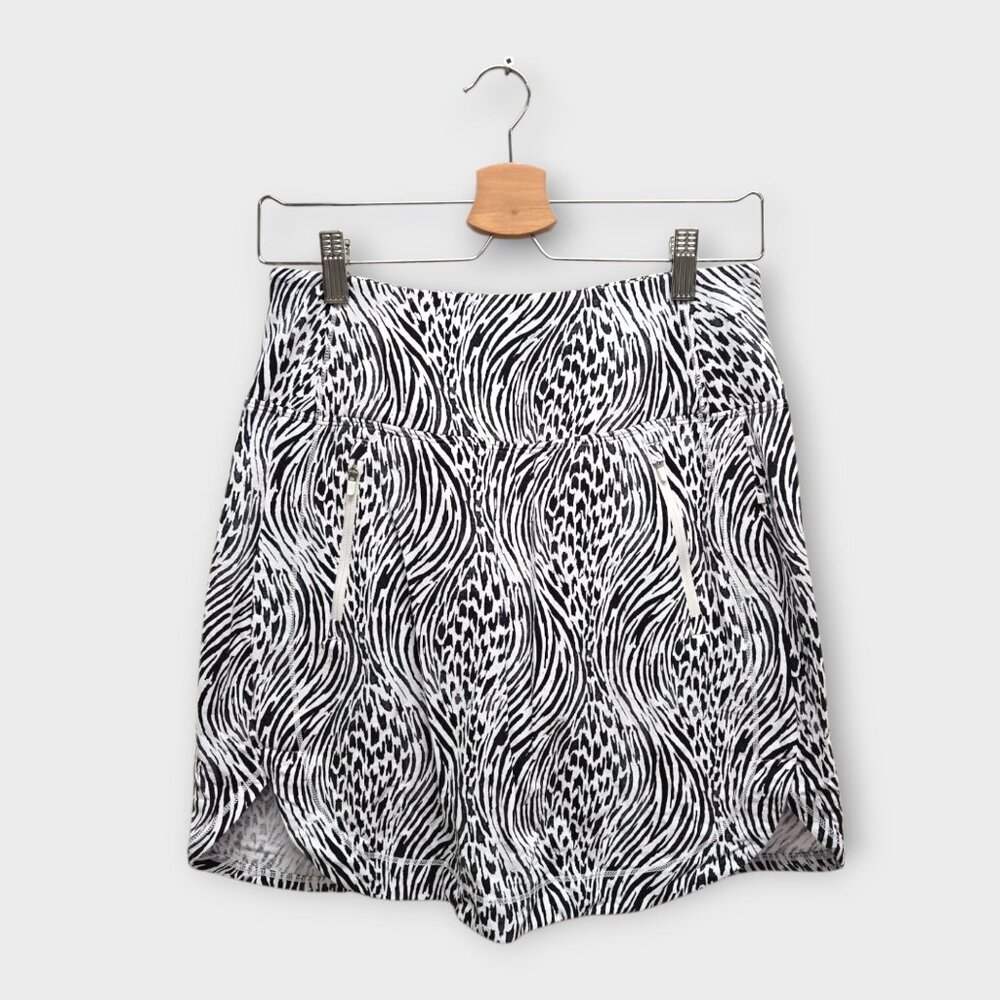 NWOT IBKUL Golf Women's Skort Print (Black/White) - Small